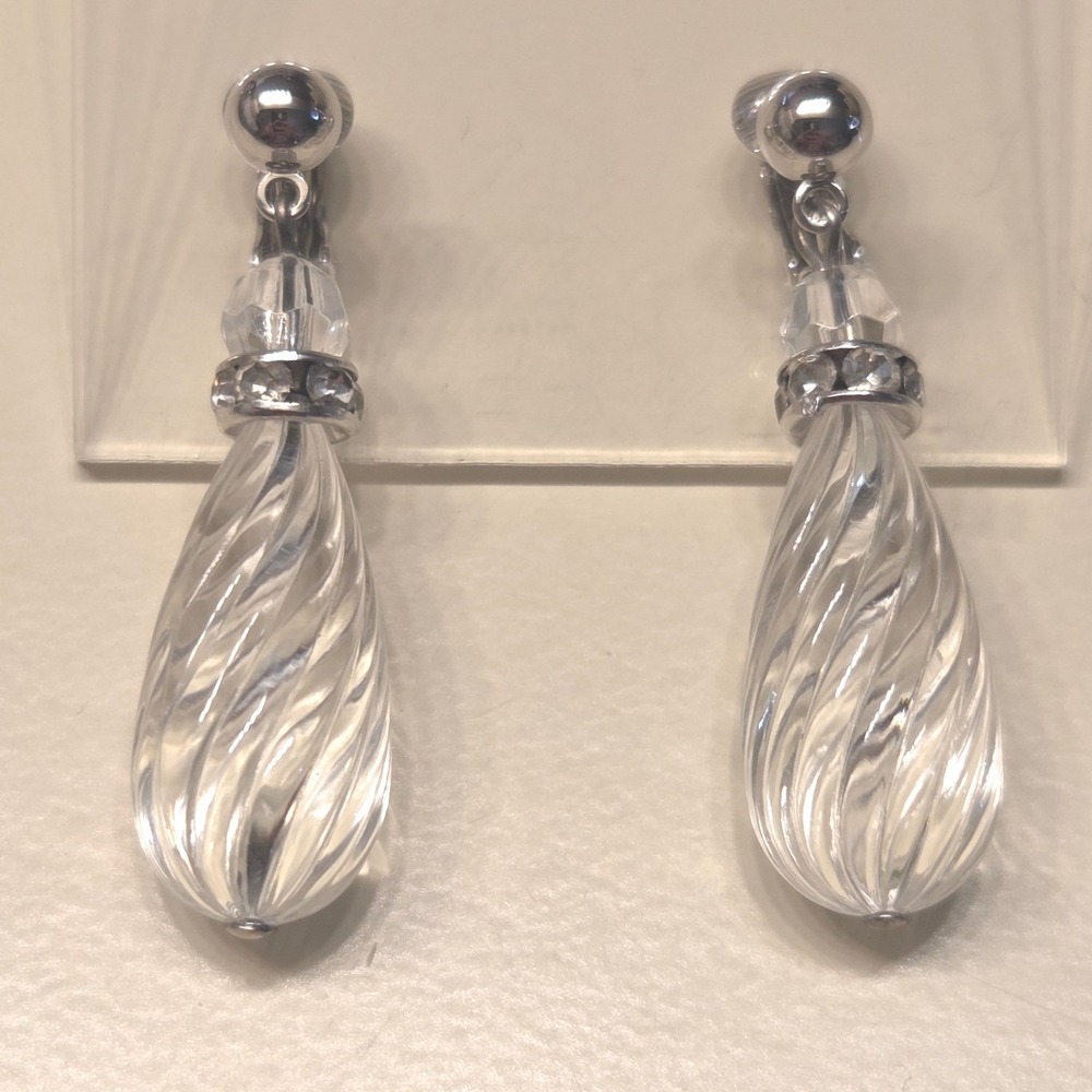 Vintage AVON Signed Clear Lucite‎ Teardrop Clip On Earrings Silver Tone Dangle